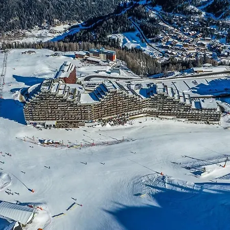 Moderne Pour 4 Personnes Avec Acces Skis Aux Pieds *